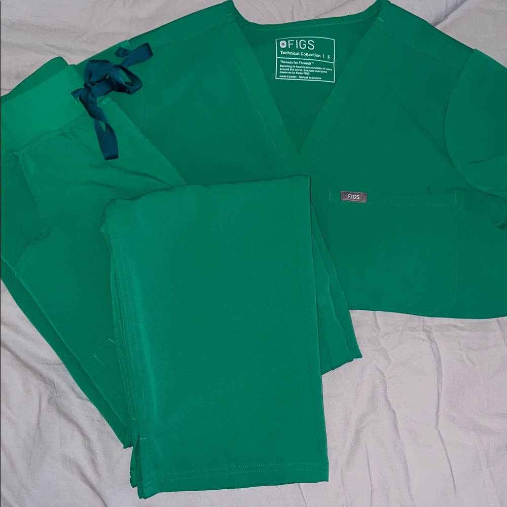 Figs EverGreen Scrub Set